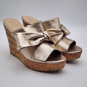 Guess Women Gold Hotlove‎ Leather Open Toe Sandals Wedge Shoes Bow Size 9.5 READ